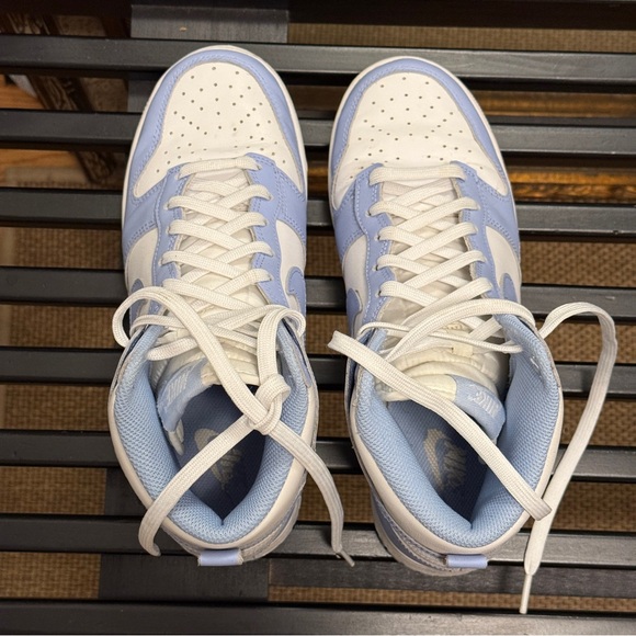 Nike Dunk High Sneakers in Pastel Blue and White - Picture 4 of 8